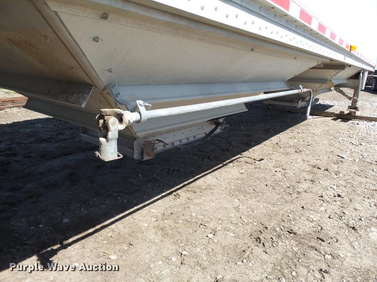 image for item K5121 2002 Wilson DWH400-C double hopper grain trailer