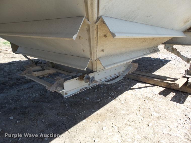 image for item K5121 2002 Wilson DWH400-C double hopper grain trailer