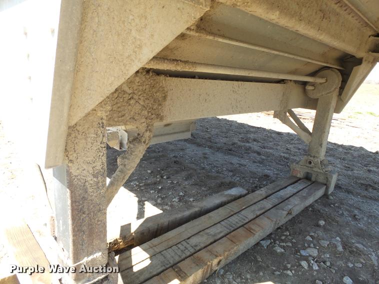 image for item K5121 2002 Wilson DWH400-C double hopper grain trailer