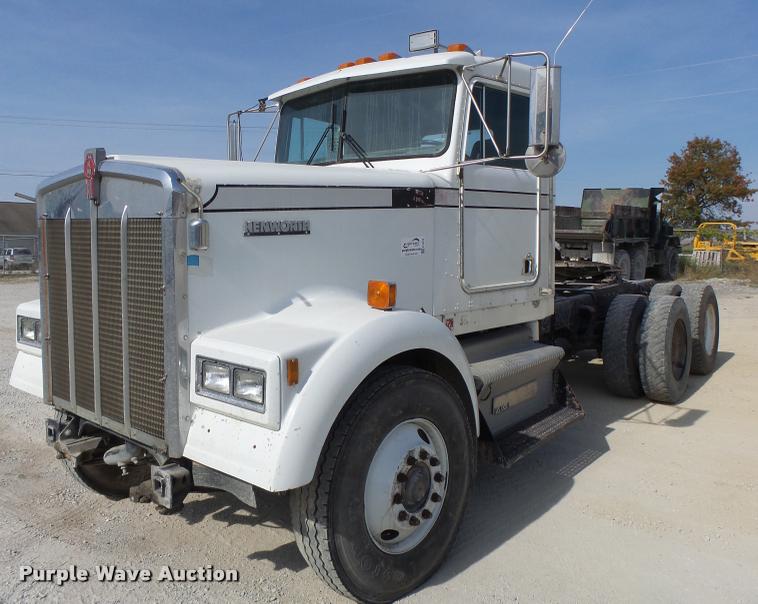 image for item K5634 1984 Kenworth semi truck