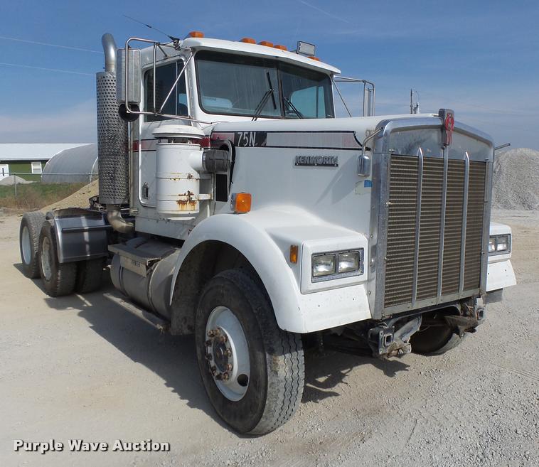 image for item K5634 1984 Kenworth semi truck