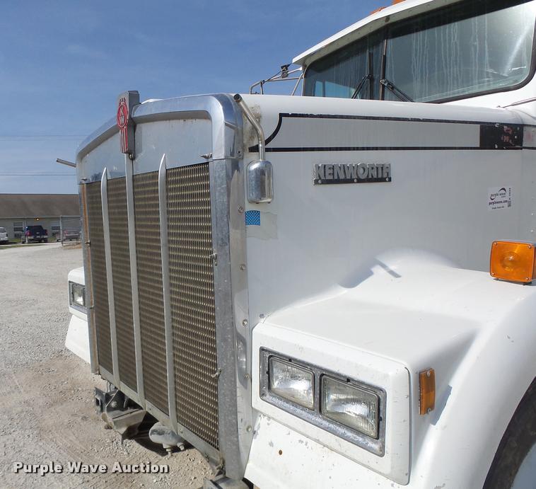 image for item K5634 1984 Kenworth semi truck