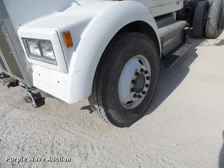 image for item K5634 1984 Kenworth semi truck