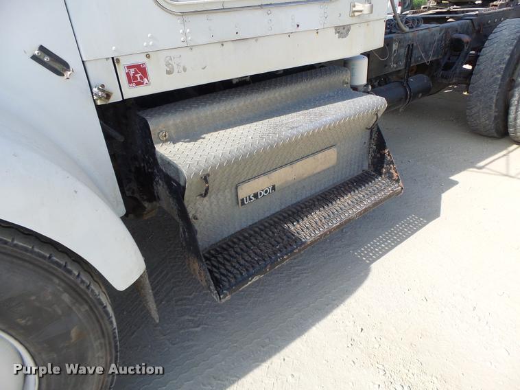 image for item K5634 1984 Kenworth semi truck