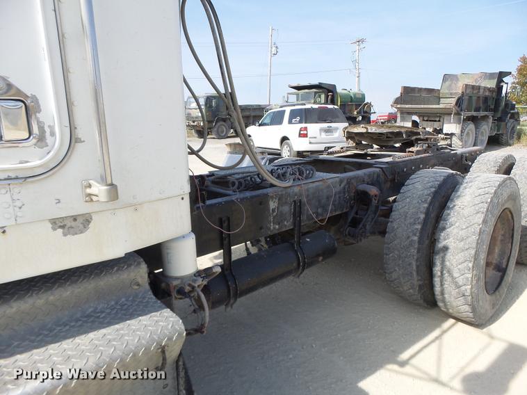 image for item K5634 1984 Kenworth semi truck