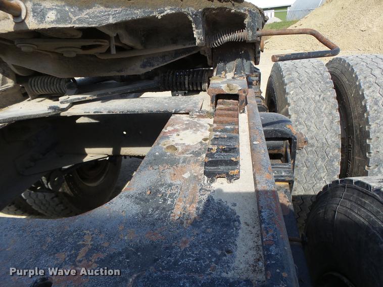 image for item K5634 1984 Kenworth semi truck