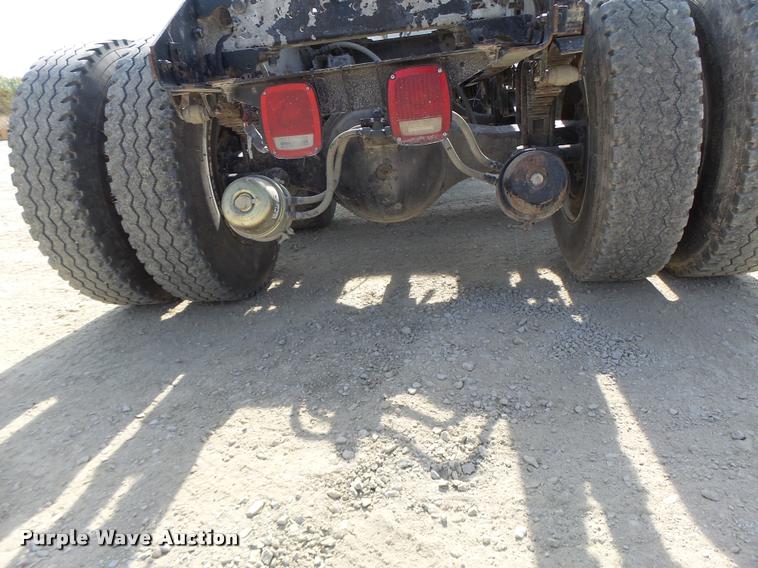 image for item K5634 1984 Kenworth semi truck