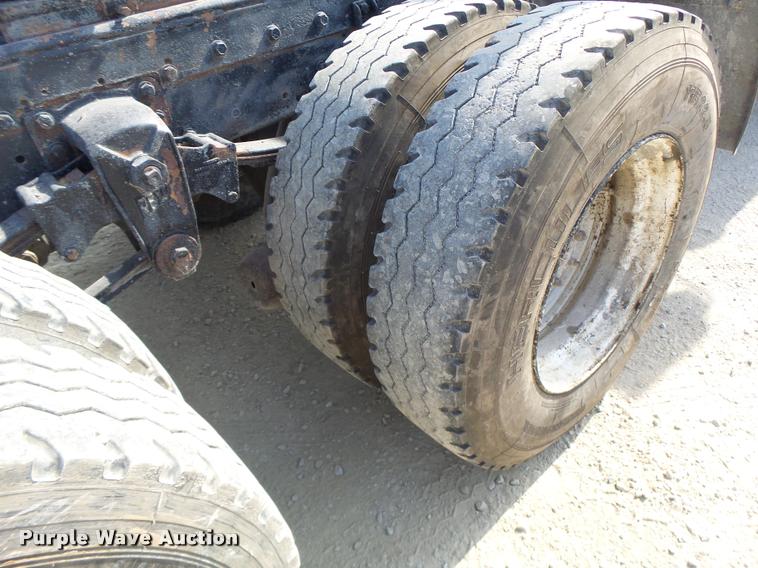 image for item K5634 1984 Kenworth semi truck