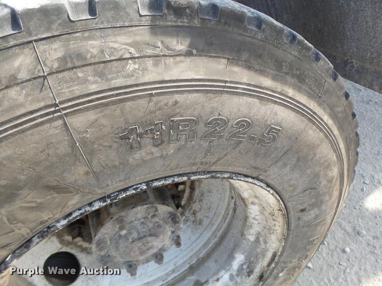 image for item K5634 1984 Kenworth semi truck