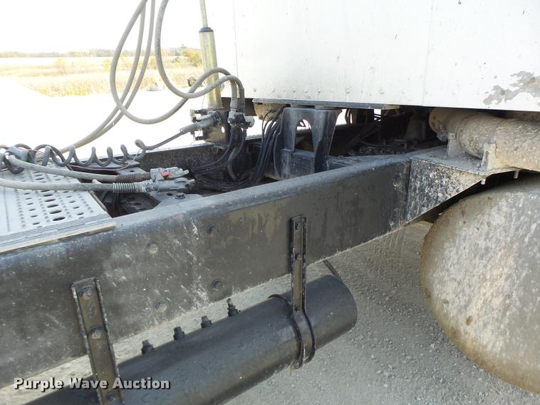 image for item K5634 1984 Kenworth semi truck