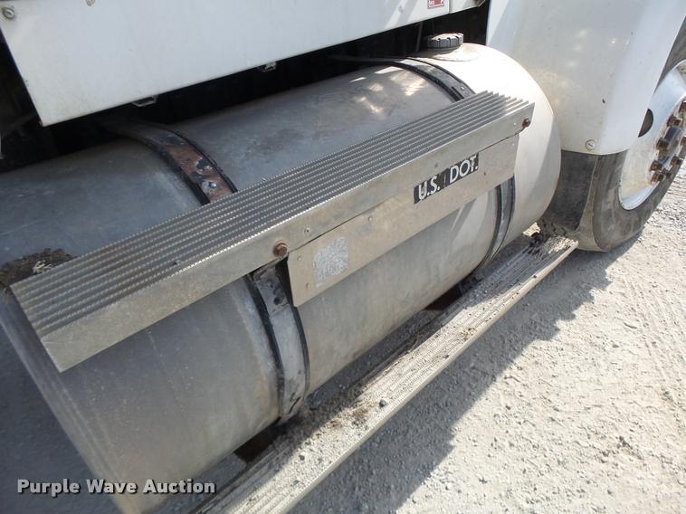 image for item K5634 1984 Kenworth semi truck