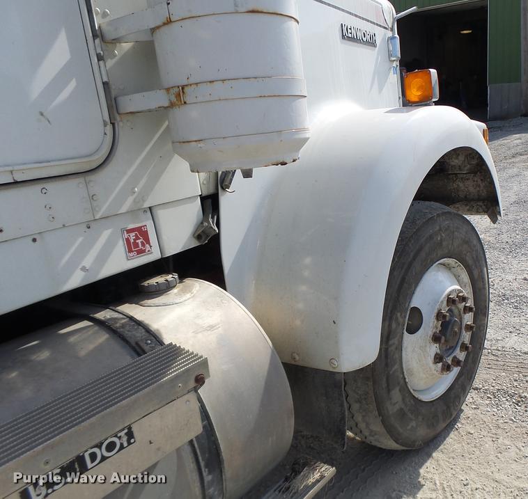 image for item K5634 1984 Kenworth semi truck