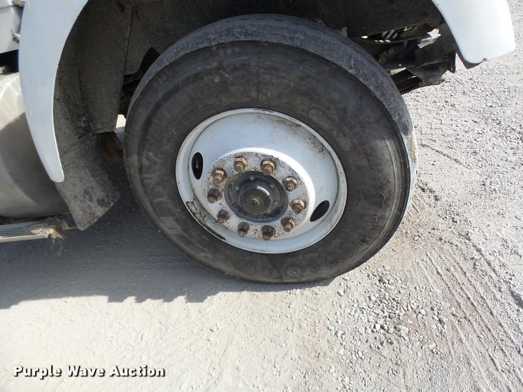 image for item K5634 1984 Kenworth semi truck