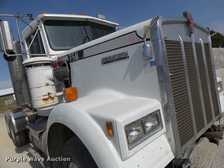 image for item K5634 1984 Kenworth semi truck