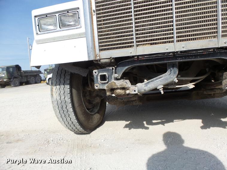 image for item K5634 1984 Kenworth semi truck