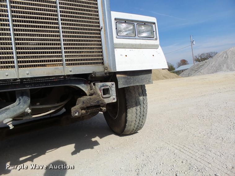 image for item K5634 1984 Kenworth semi truck