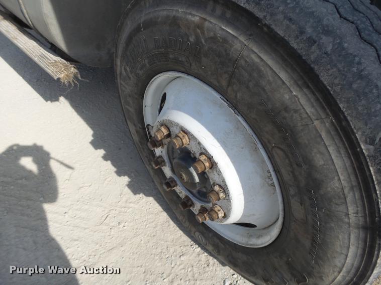 image for item K5634 1984 Kenworth semi truck