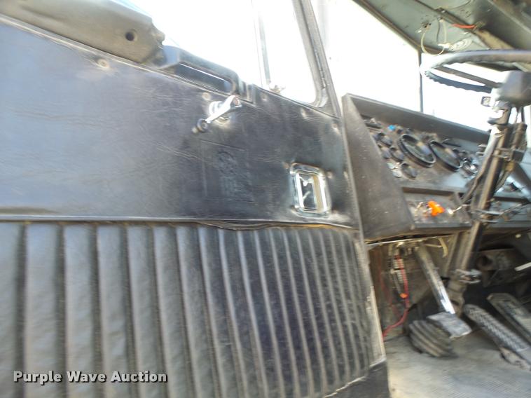 image for item K5634 1984 Kenworth semi truck