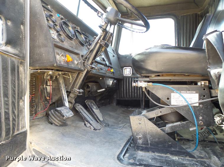 image for item K5634 1984 Kenworth semi truck