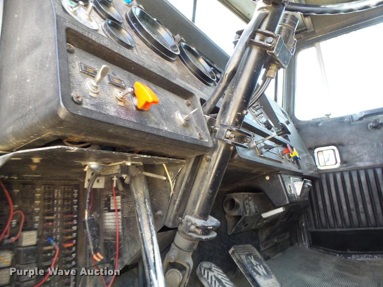 image for item K5634 1984 Kenworth semi truck