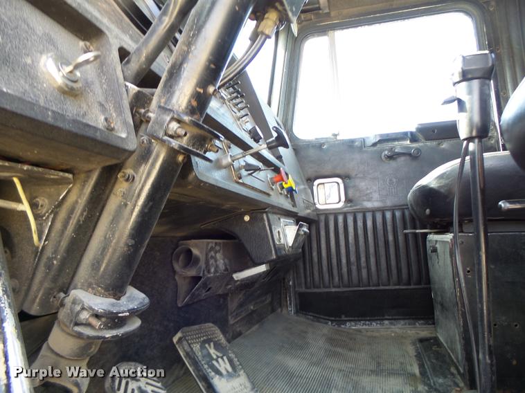 image for item K5634 1984 Kenworth semi truck