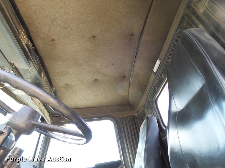 image for item K5634 1984 Kenworth semi truck