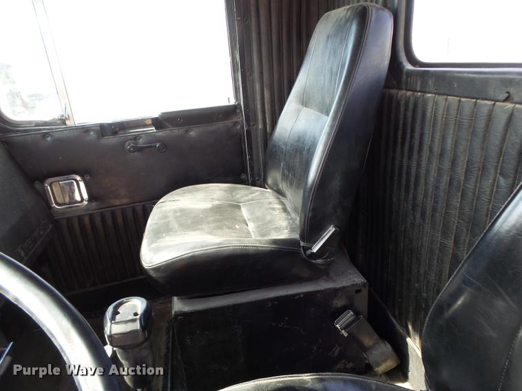 image for item K5634 1984 Kenworth semi truck