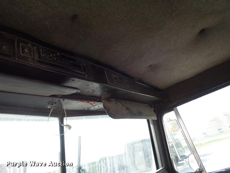 image for item K5634 1984 Kenworth semi truck