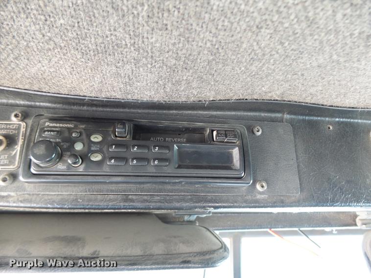 image for item K5634 1984 Kenworth semi truck