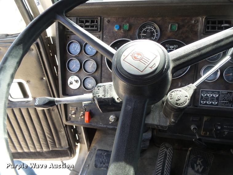 image for item K5634 1984 Kenworth semi truck
