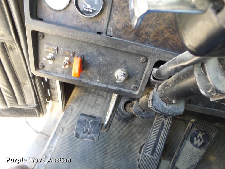 image for item K5634 1984 Kenworth semi truck
