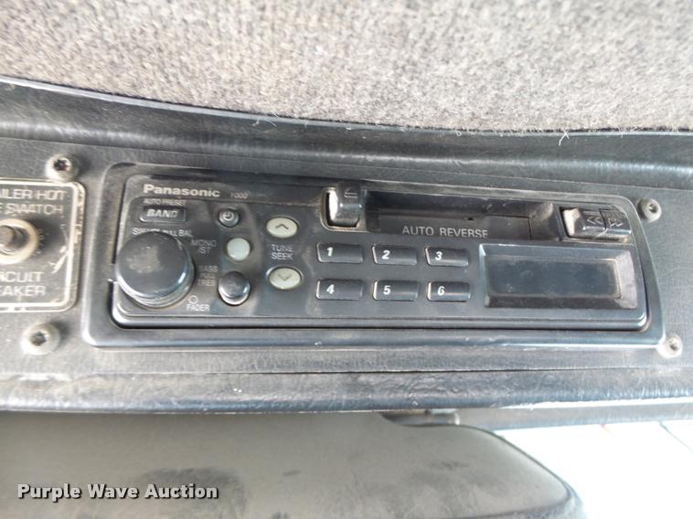 image for item K5634 1984 Kenworth semi truck