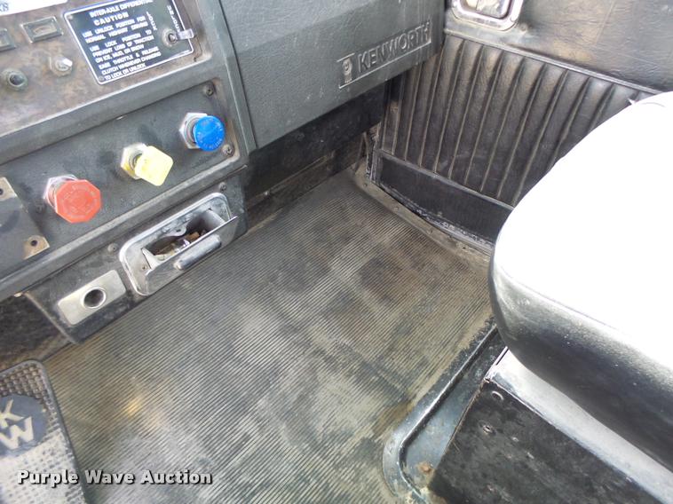 image for item K5634 1984 Kenworth semi truck