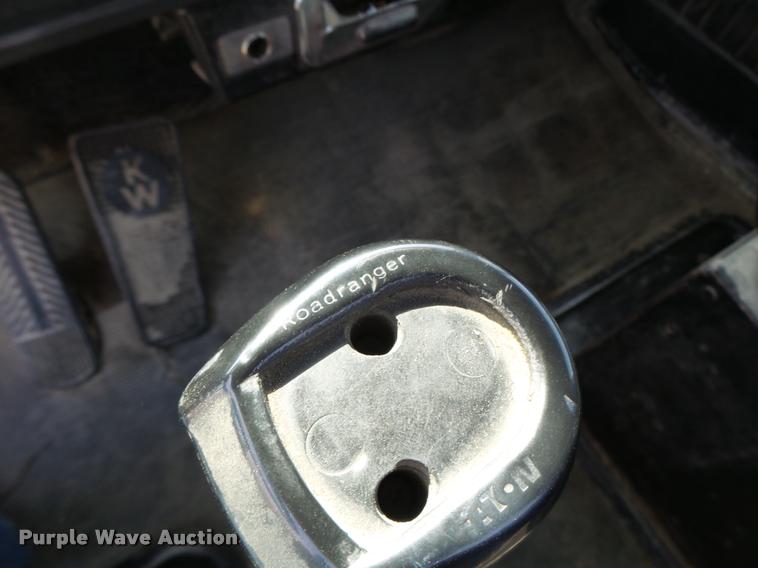 image for item K5634 1984 Kenworth semi truck