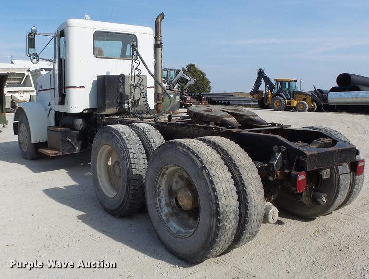 image for item K5641 1989 Peterbilt 357 semi truck