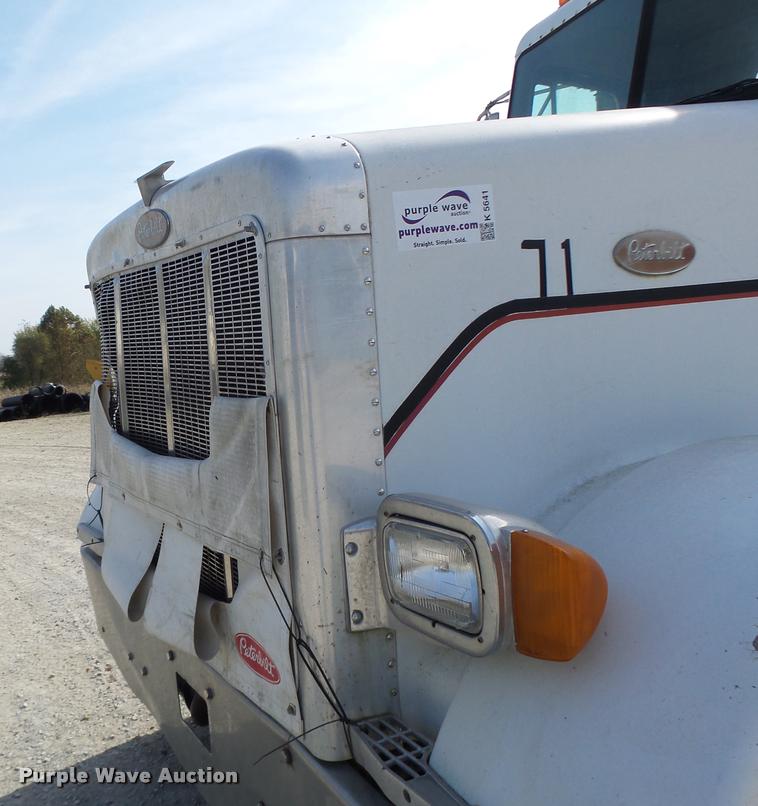 image for item K5641 1989 Peterbilt 357 semi truck