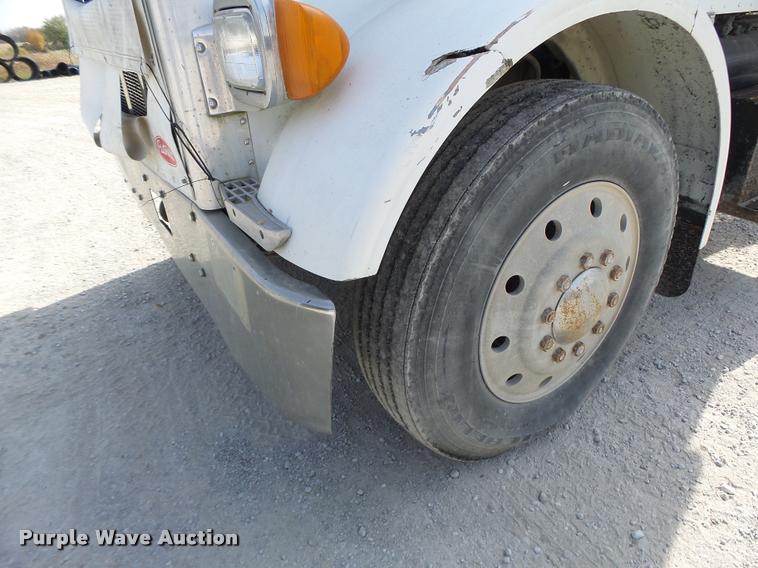 image for item K5641 1989 Peterbilt 357 semi truck