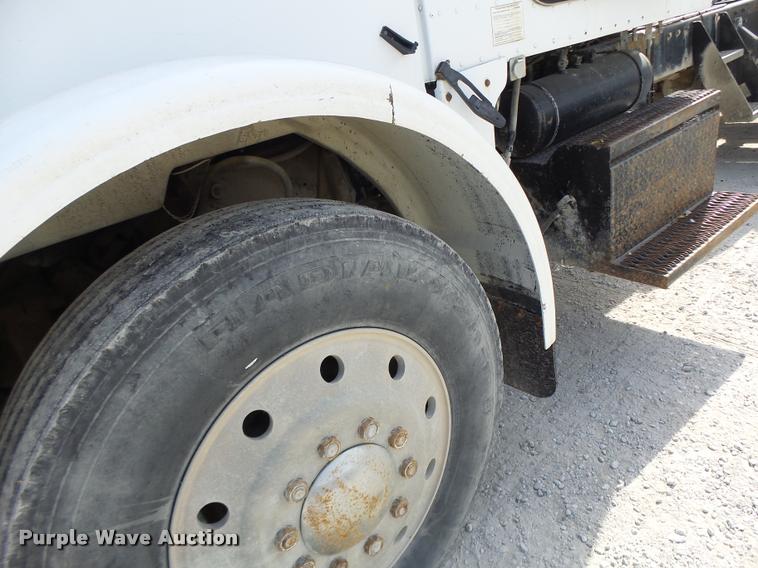 image for item K5641 1989 Peterbilt 357 semi truck