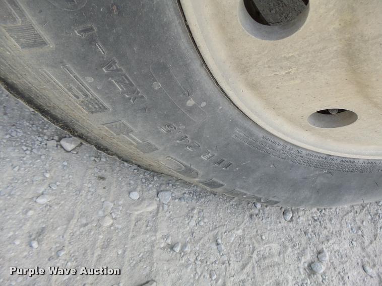 image for item K5641 1989 Peterbilt 357 semi truck