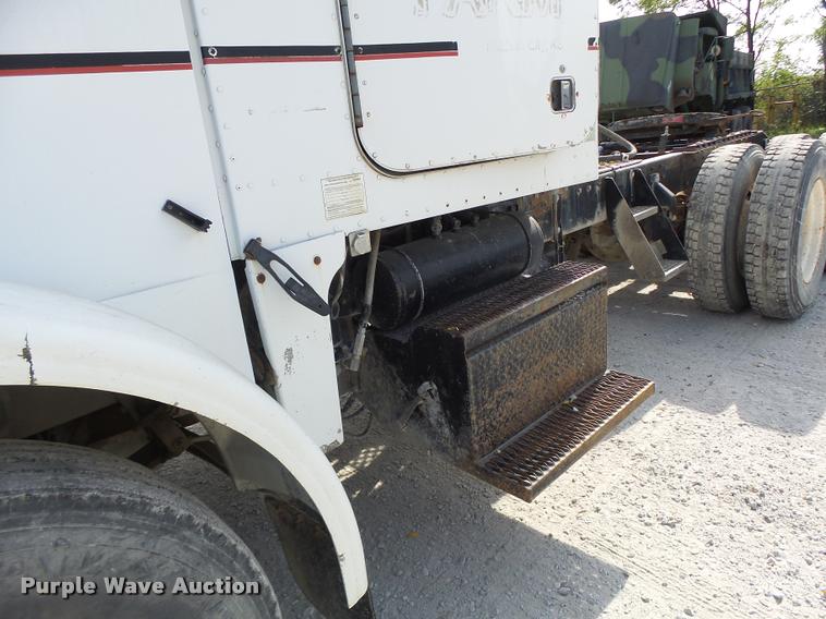 image for item K5641 1989 Peterbilt 357 semi truck