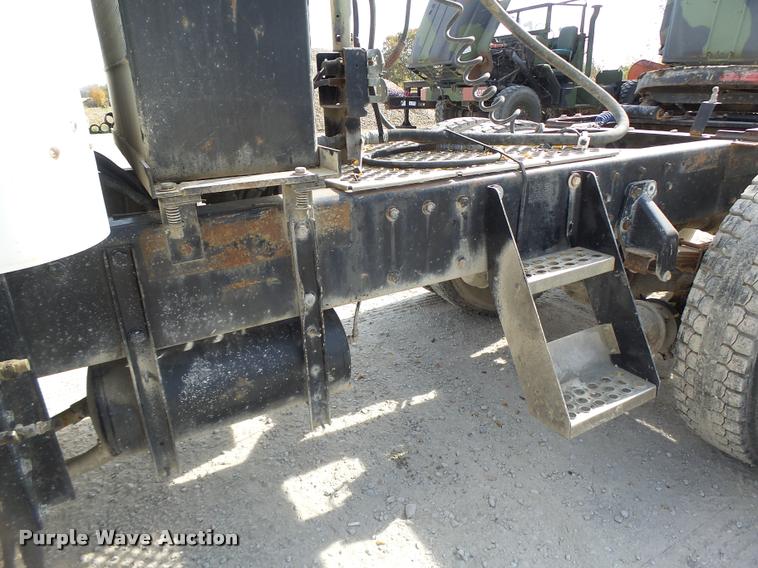 image for item K5641 1989 Peterbilt 357 semi truck