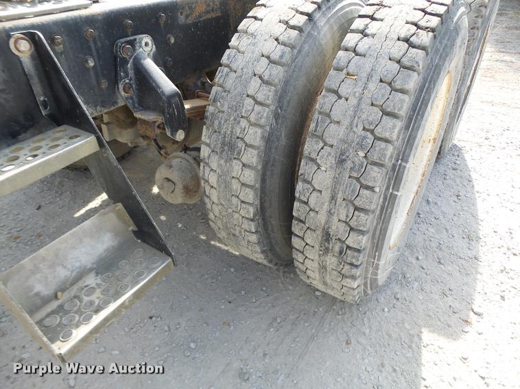 image for item K5641 1989 Peterbilt 357 semi truck