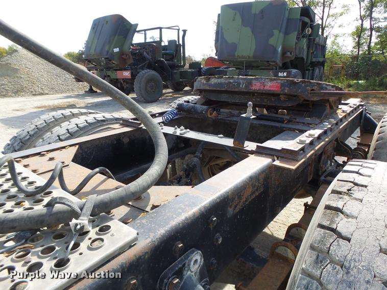 image for item K5641 1989 Peterbilt 357 semi truck