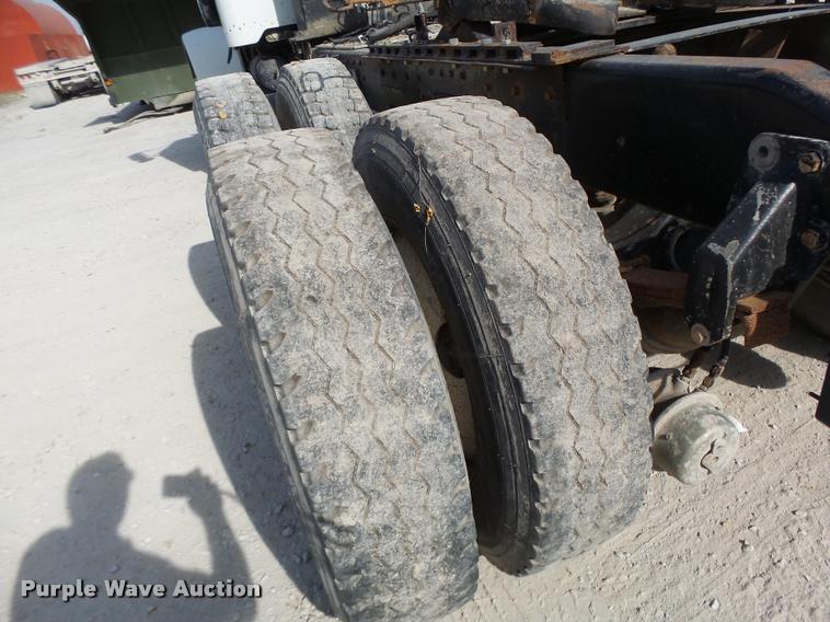 image for item K5641 1989 Peterbilt 357 semi truck