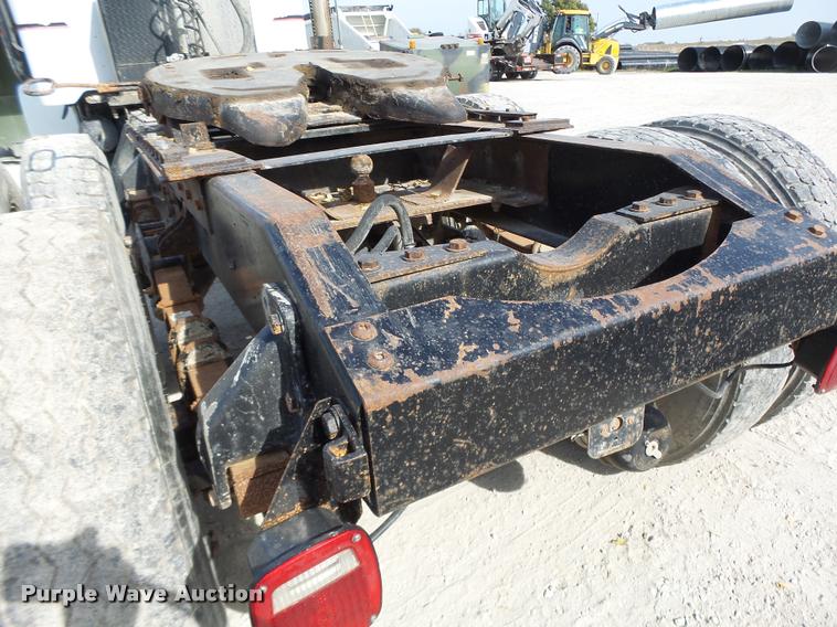 image for item K5641 1989 Peterbilt 357 semi truck