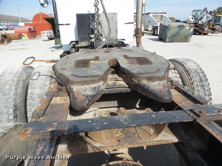 image for item K5641 1989 Peterbilt 357 semi truck