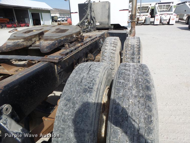 image for item K5641 1989 Peterbilt 357 semi truck