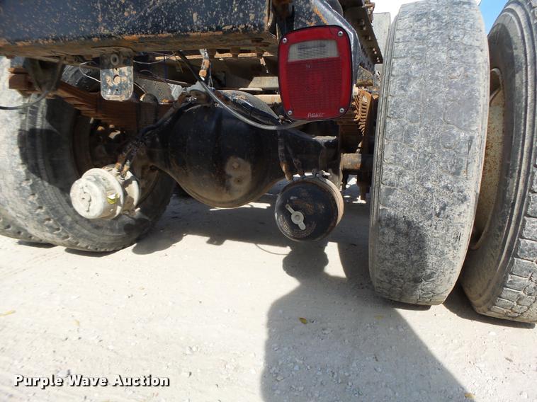 image for item K5641 1989 Peterbilt 357 semi truck