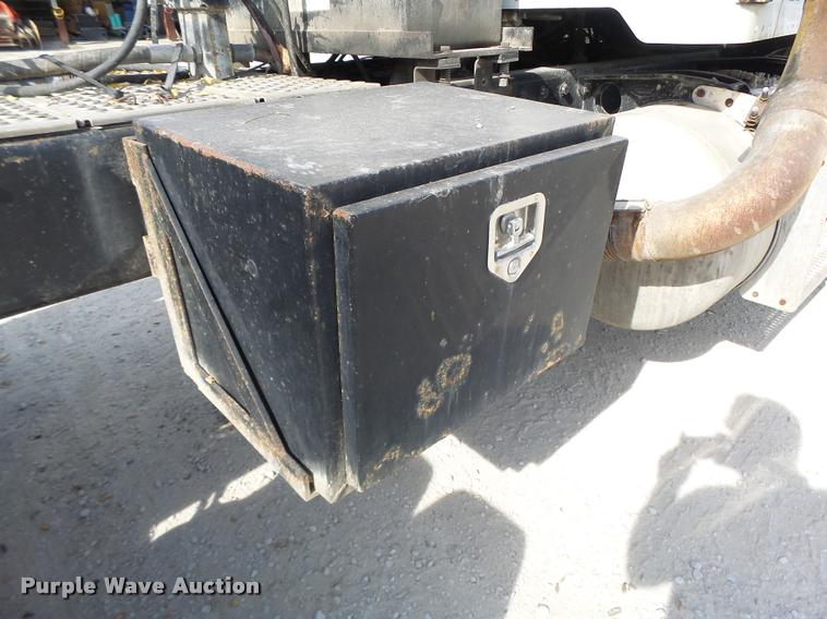 image for item K5641 1989 Peterbilt 357 semi truck