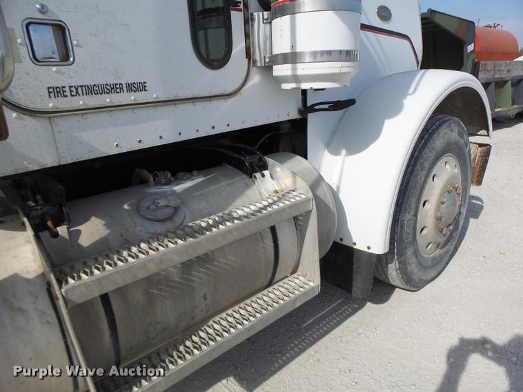 image for item K5641 1989 Peterbilt 357 semi truck